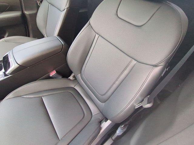 New 2026 White Hyundai SEL AWD image 17