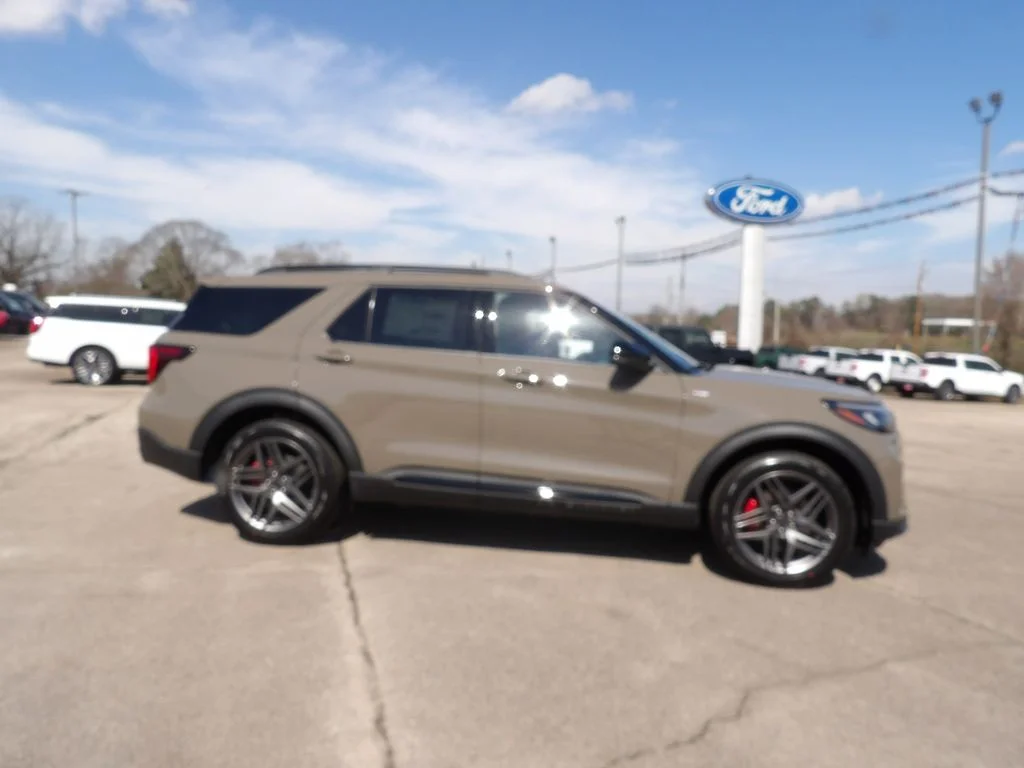 2026 Ford Explorer ST-LINE 4WD's photo
