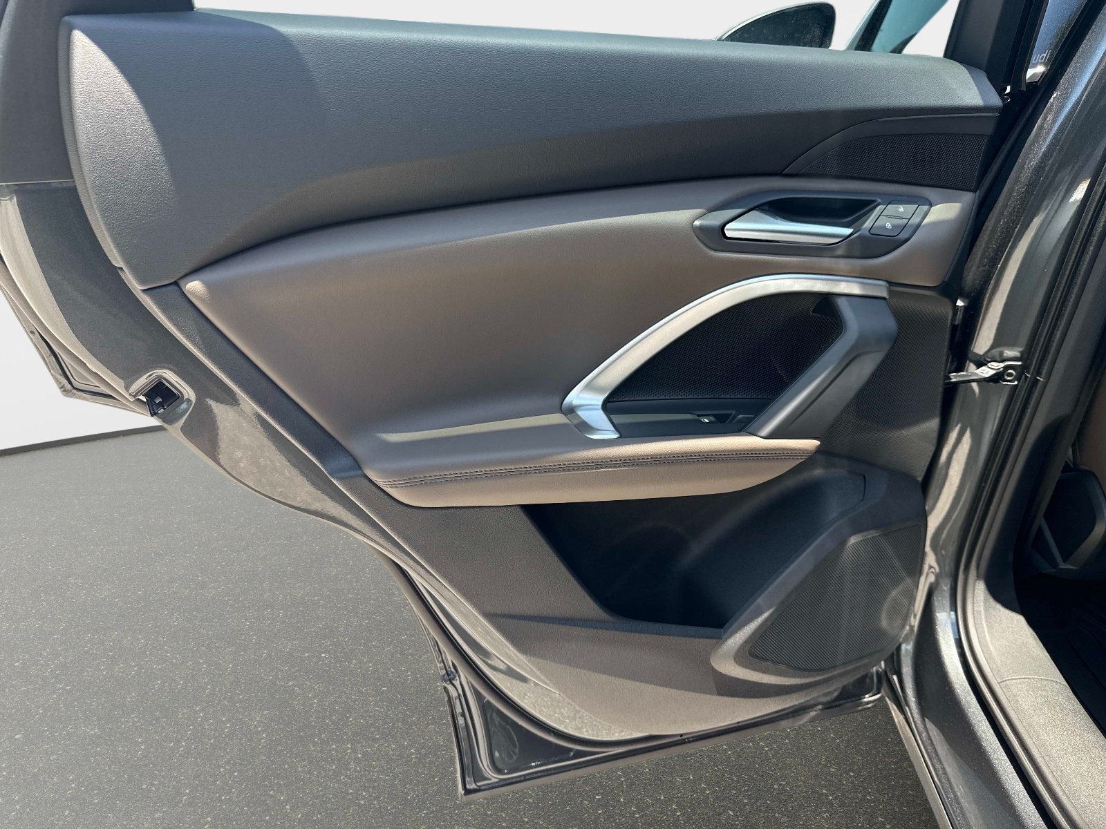 New 2026 Daytona Gray Pearl Effect Audi Premium image 11