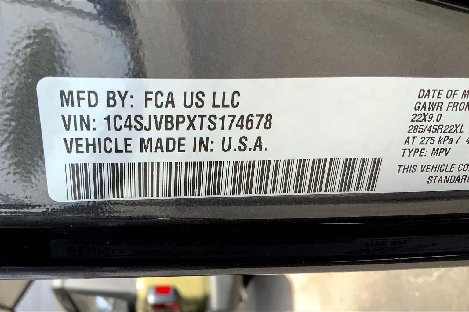 New 2026 Baltic-Gray Metallic Clear-Coat Exterior Paint Jeep Limited Reserve image 18