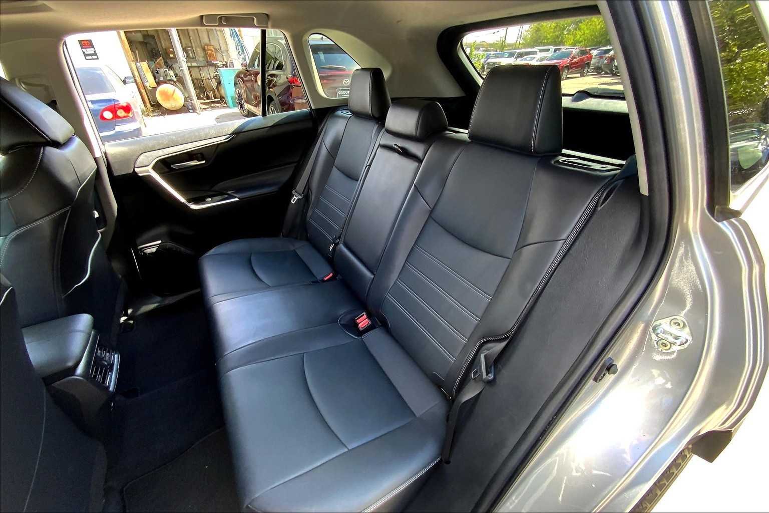 Used 2022 Silver Sky Metallic Toyota XLE Premium image 20