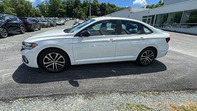 Used 2024 White Volkswagen 1.5T Sport image 4