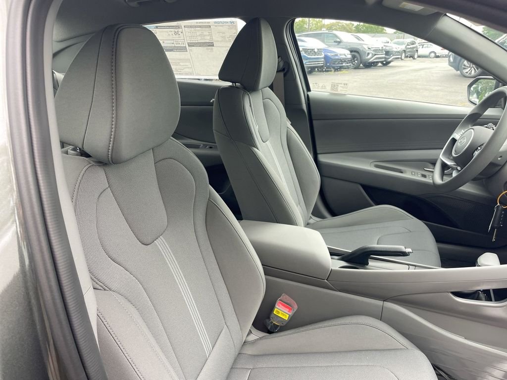 2025 Hyundai Elantra SE - Photo 50