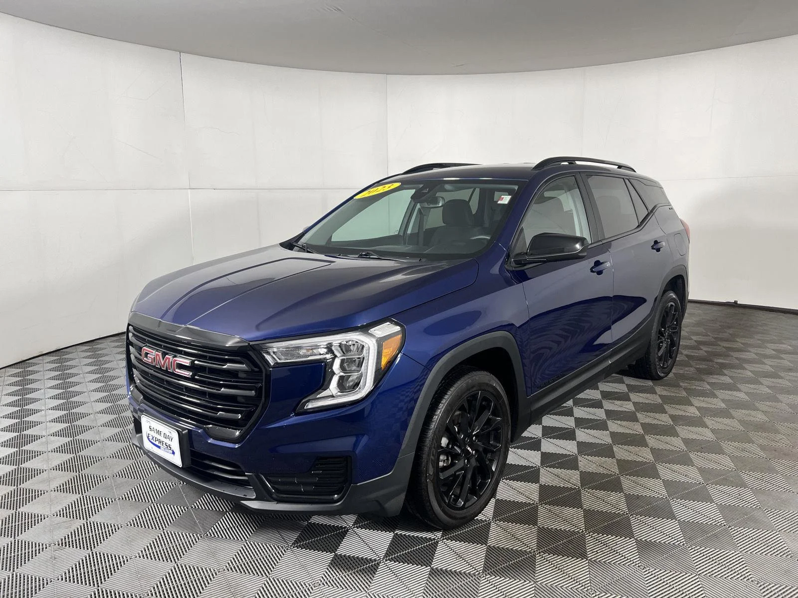 Used 2023 Marine Metallic GMC SLE image 18