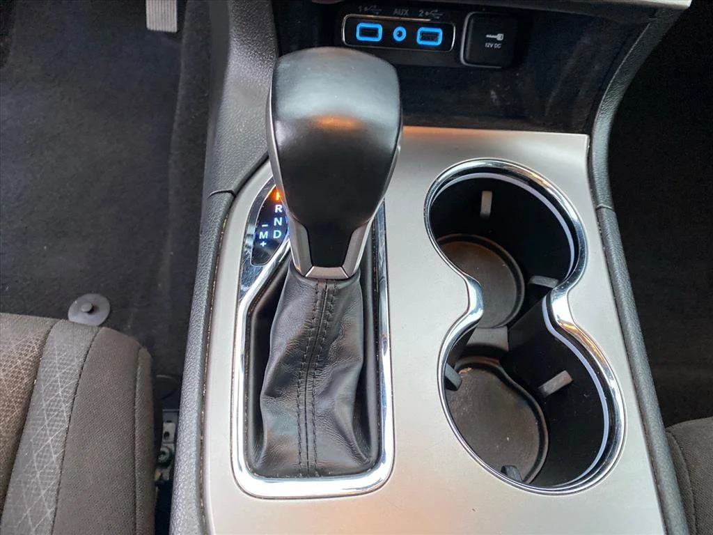 Used 2021 Bright White Clearcoat Jeep Laredo E image 12