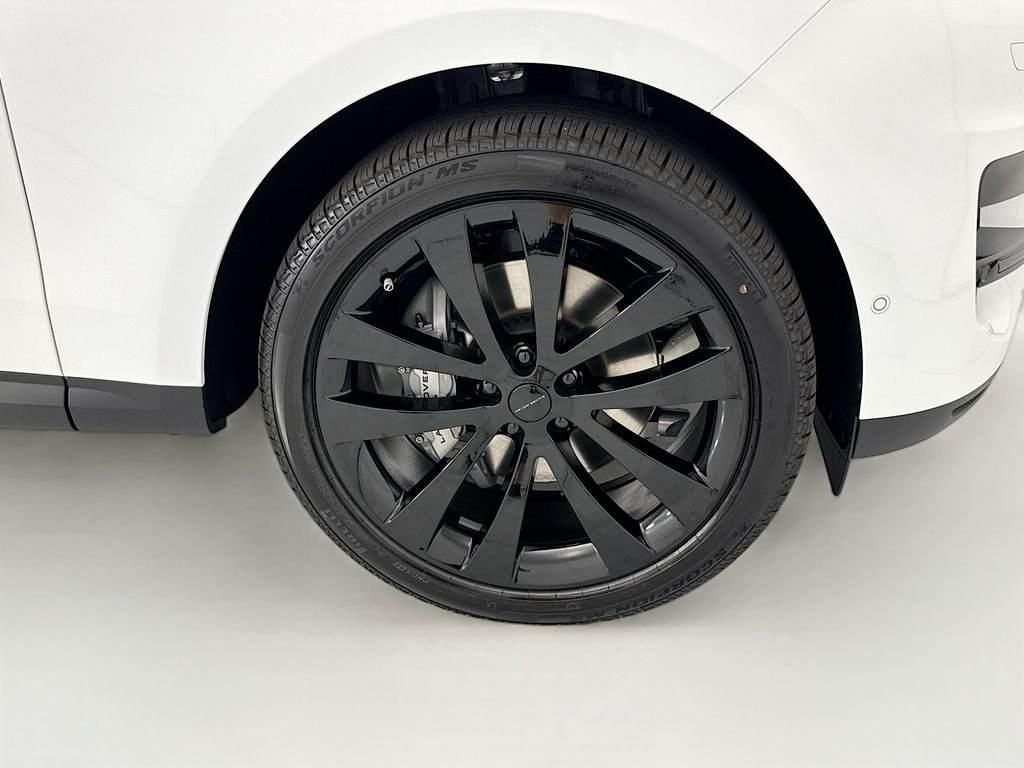 New 2026 Fuji White LAND ROVER SE image 31