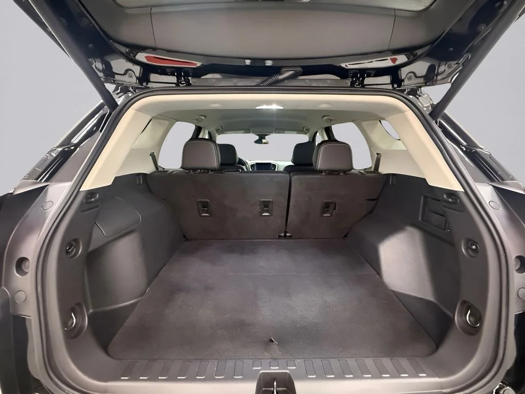 Used 2022 Black GMC Denali image 28