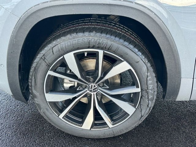 New 2026 Pure Gray Volkswagen 2.0T SEL Premium R-Line image 10