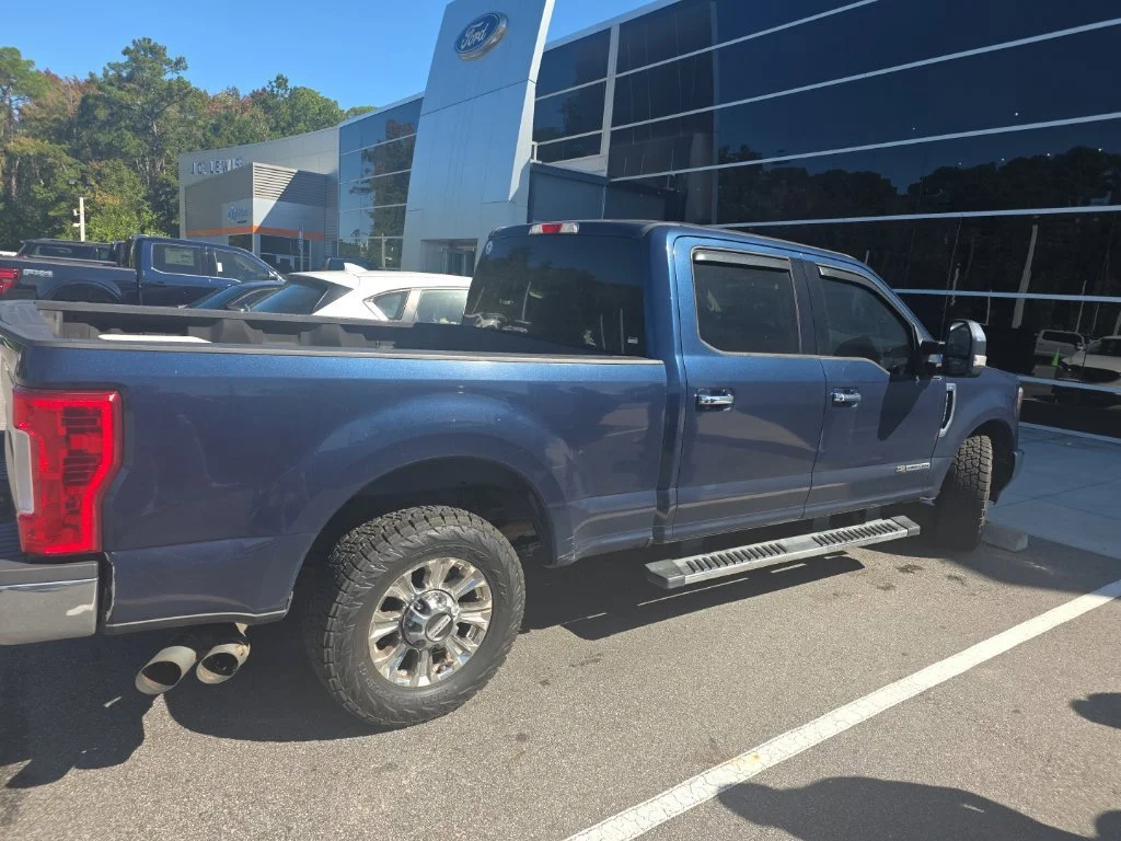 Used 2018 Blue Ford XLT image 4