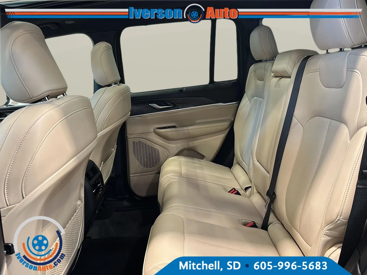 Used 2025 Velvet Red Pearlcoat Jeep Limited image 26