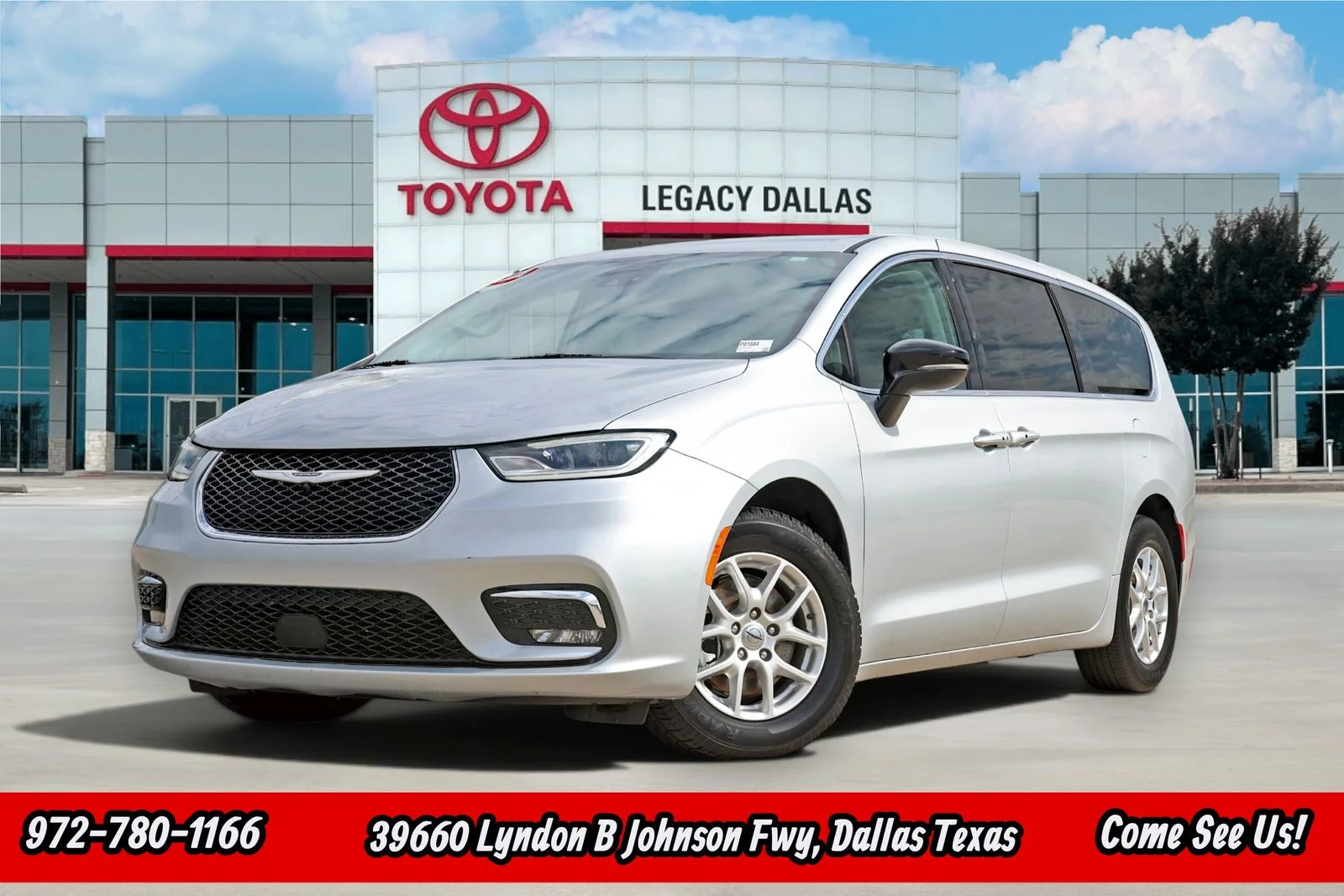 2024 Chrysler Pacifica Touring L's photo