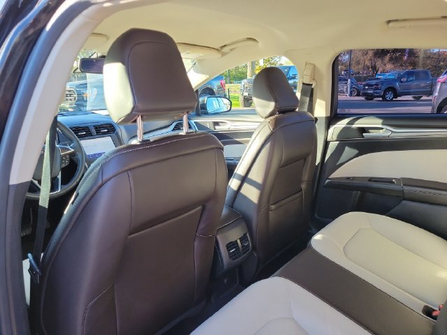 Used 2020 Black Metallic Ford SE image 26