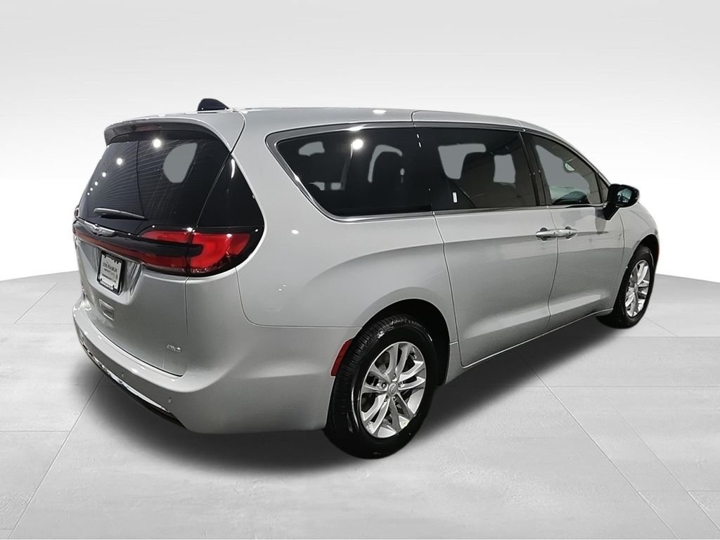 2026 Chrysler Pacifica Select - Photo 8