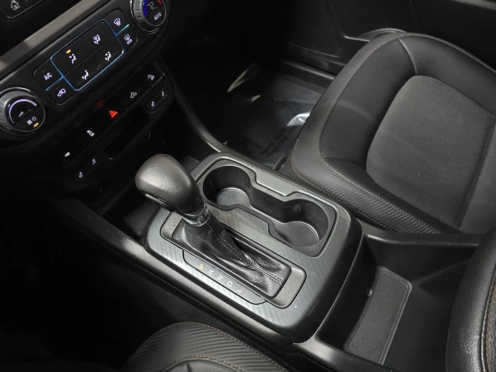 Used 2022 Black GMC AT4 w/Cloth image 26
