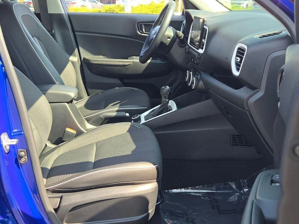 Used 2024 Intense Blue Hyundai Limited image 5