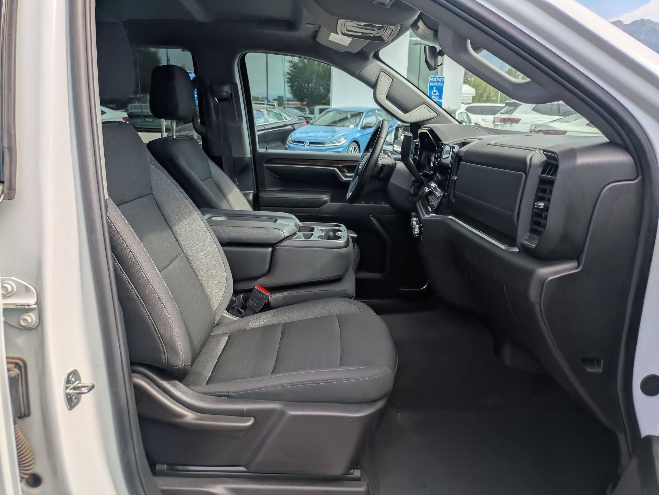 Used 2024 Summit White GMC SLE image 31