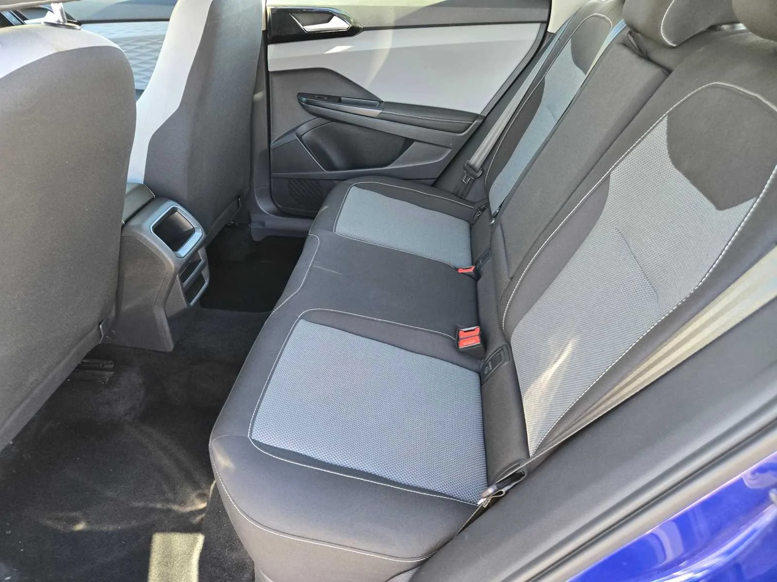 Used 2024  Volkswagen S image 13