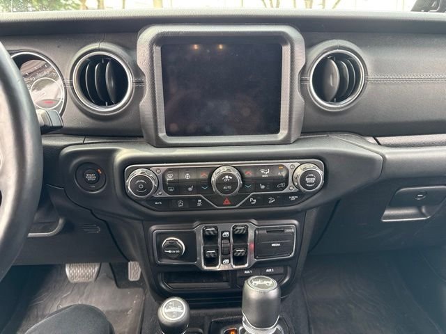 Used 2019 Gray Jeep Unlimited Sahara image 4
