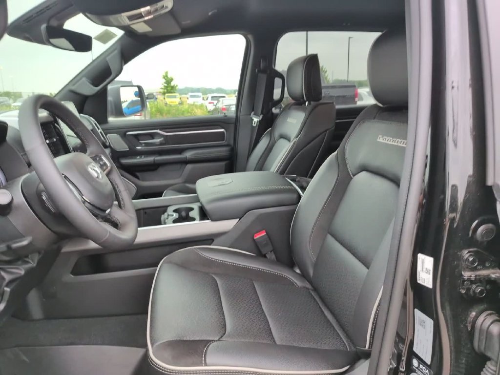 New 2026 Diamond Black Crystal Pearl-Coat Exterior Paint RAM Laramie image 17