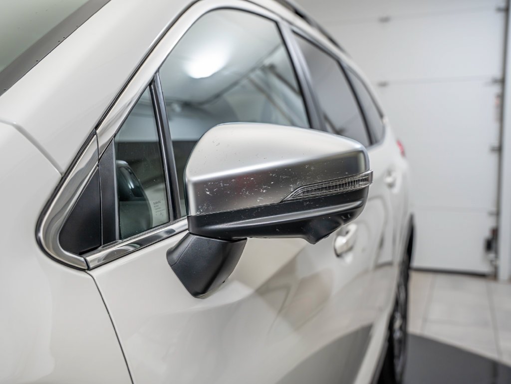 Used 2023 Crystal White Pearl Subaru Limited image 9