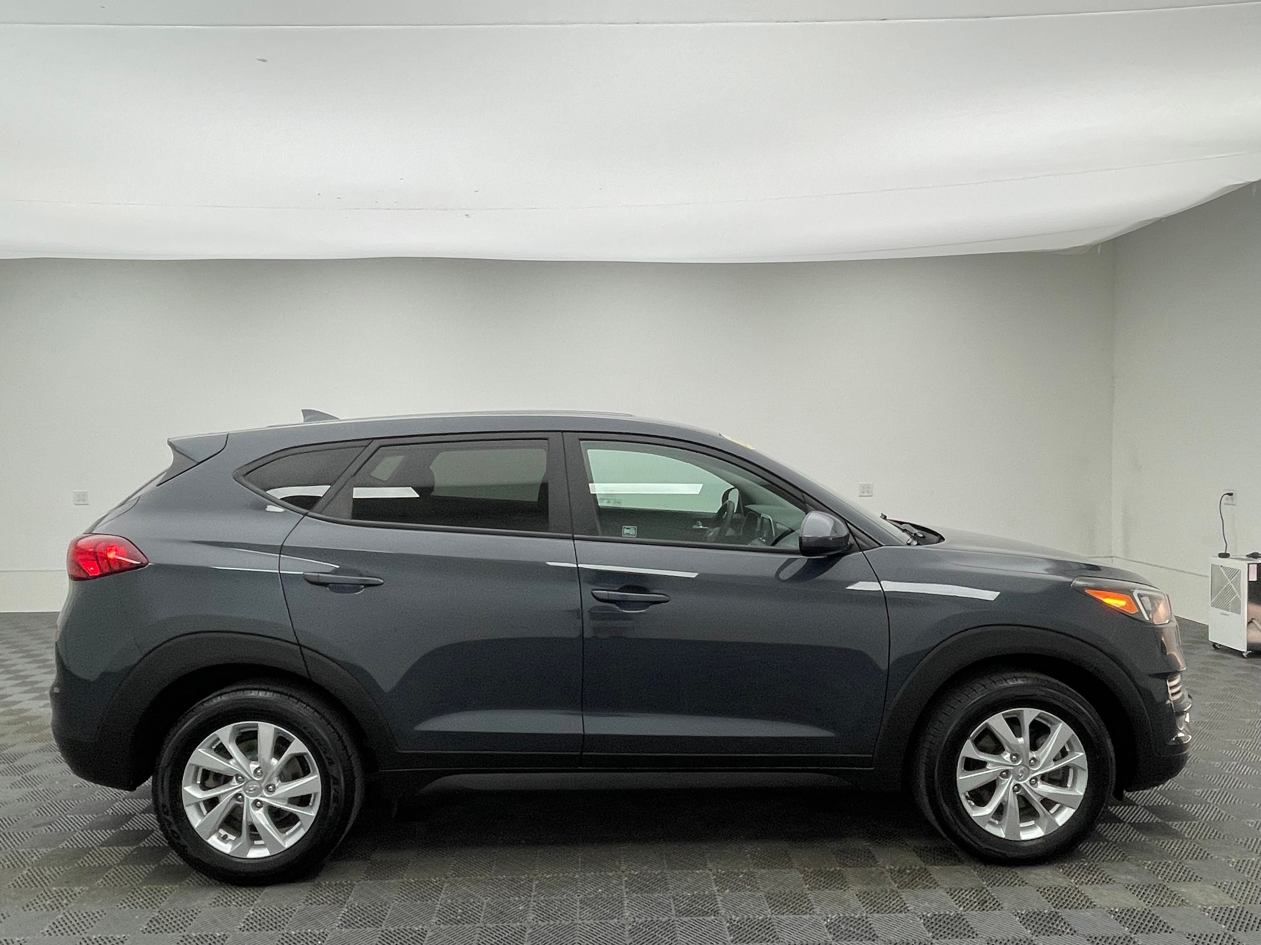 Used 2021 Dusk Blue Hyundai SE image 5