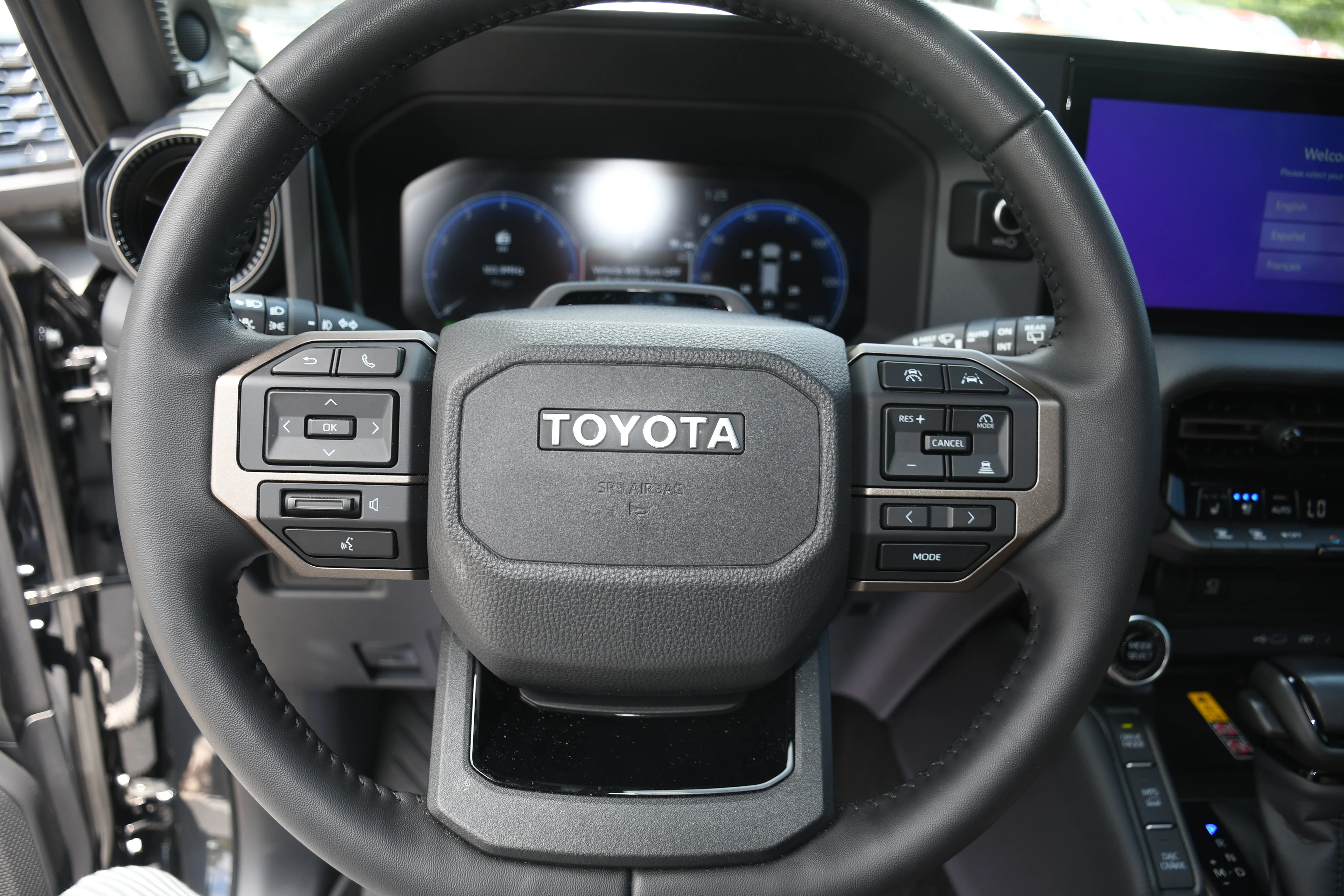 Certified Used 2025  Toyota  image 14