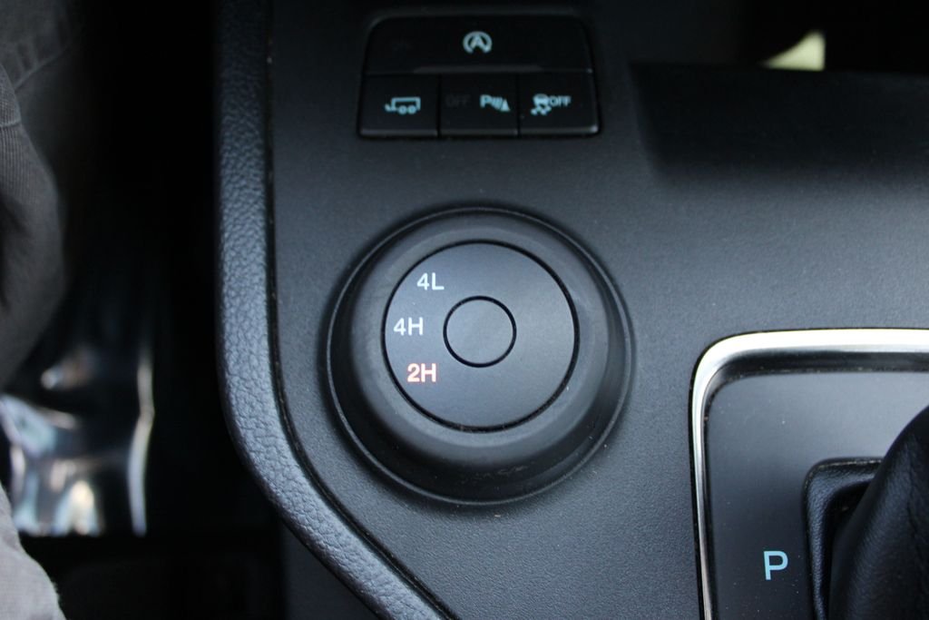 Used 2019 Gray Ford XLT image 27