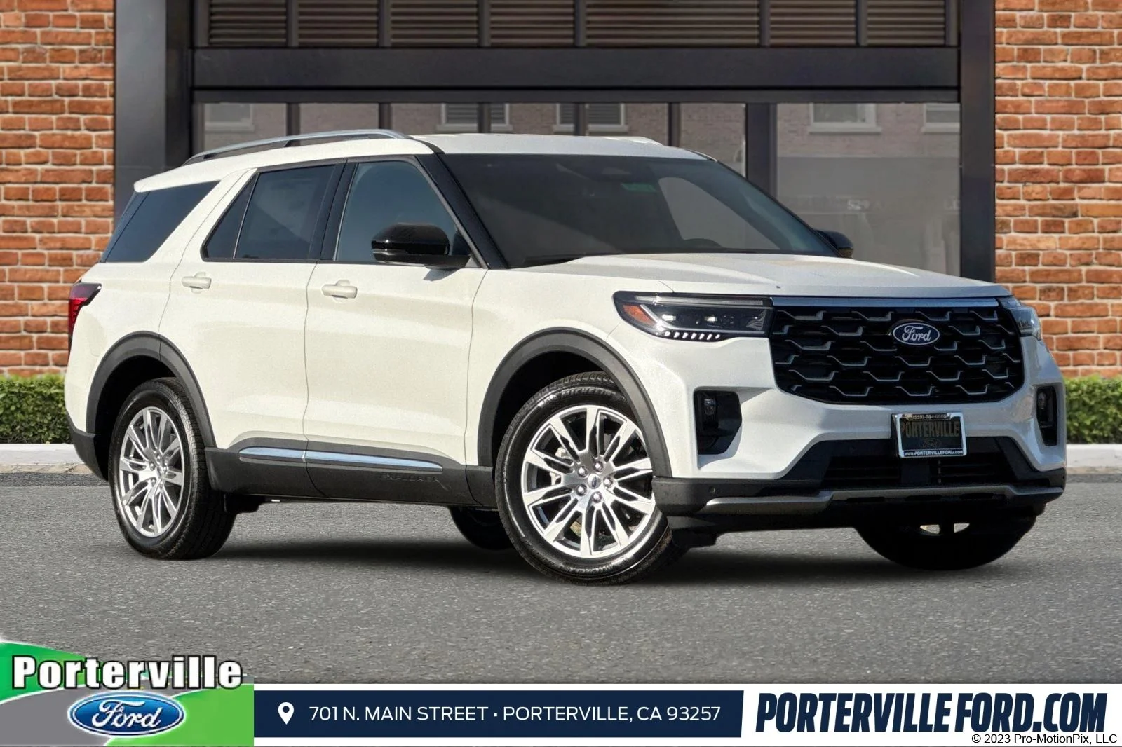 New 2027 Star White Metallic Tri-Coat Ford Platinum™ image 1