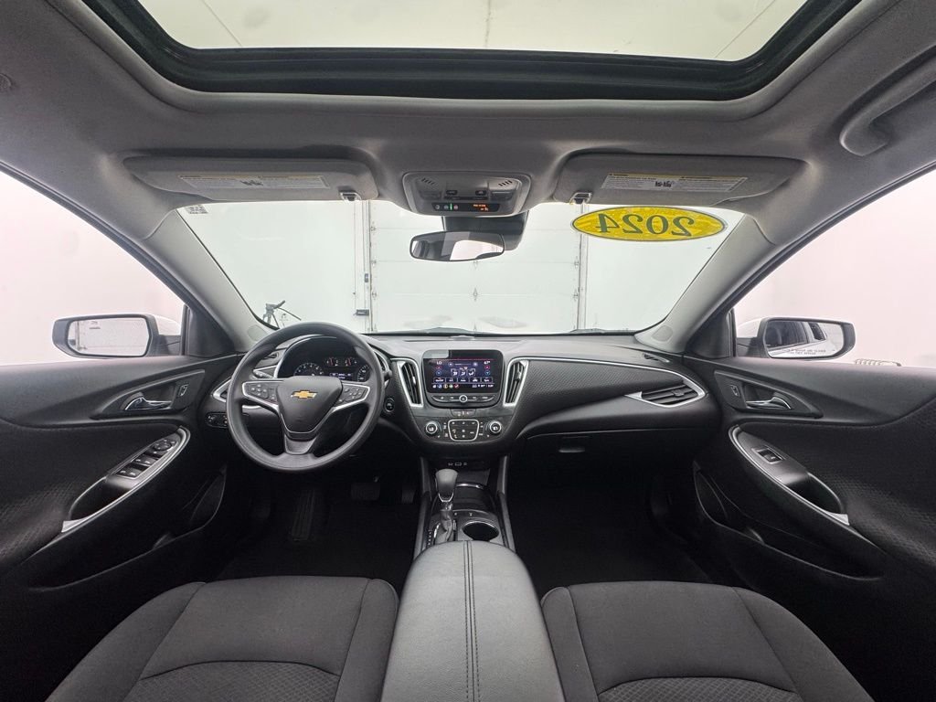 Used 2024 Summit White Chevrolet LT image 3