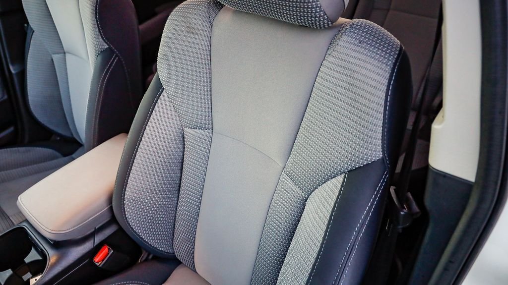 Used 2025 Crystal White Pearl Subaru Premium image 30