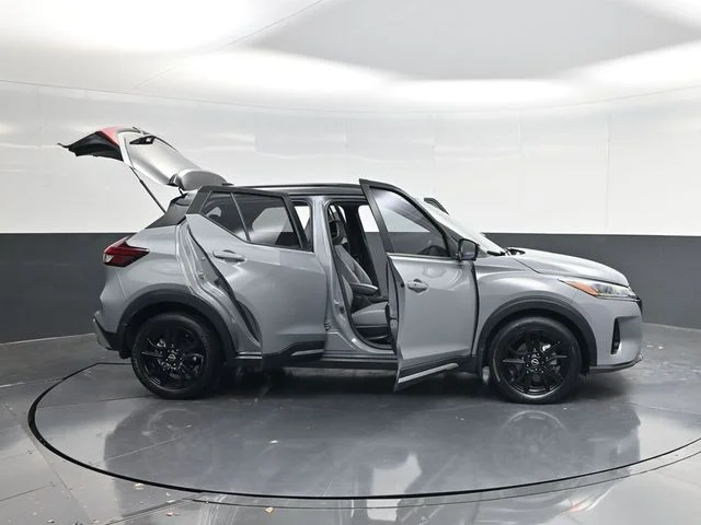 Used 2023 Gray Nissan SR image 57