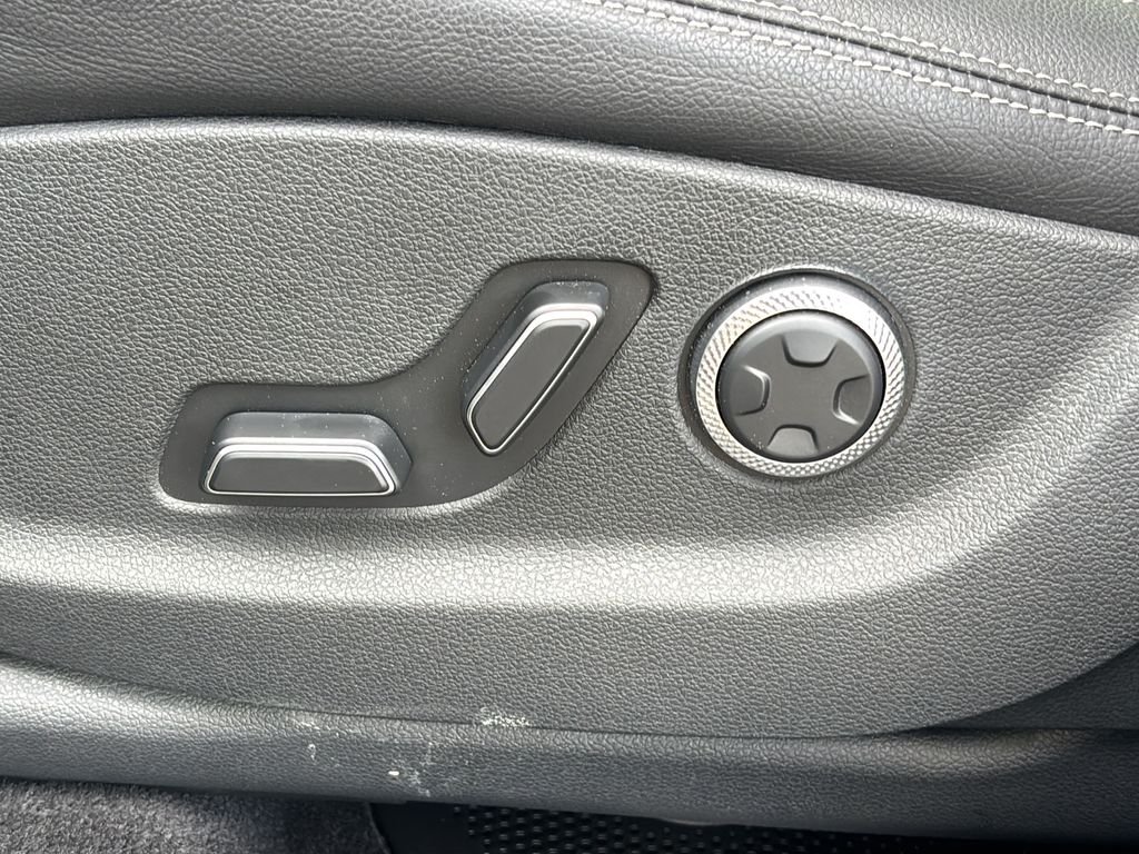 2026 GENESIS GV70 Standard - Photo 15