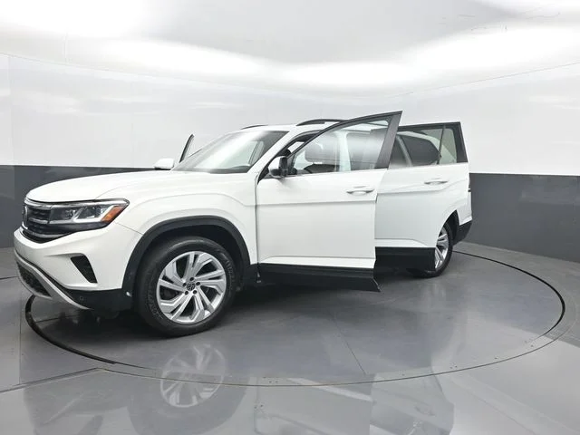 Used 2022 White Volkswagen 3.6L V6 SE w/Technology image 35