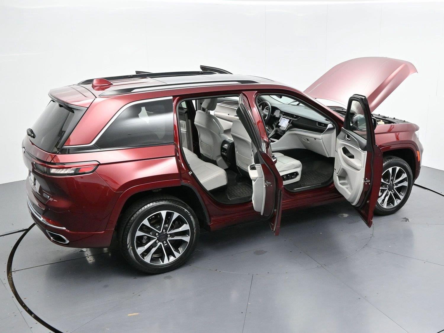 Used 2022 Velvet Red Pearlcoat Jeep Overland image 38