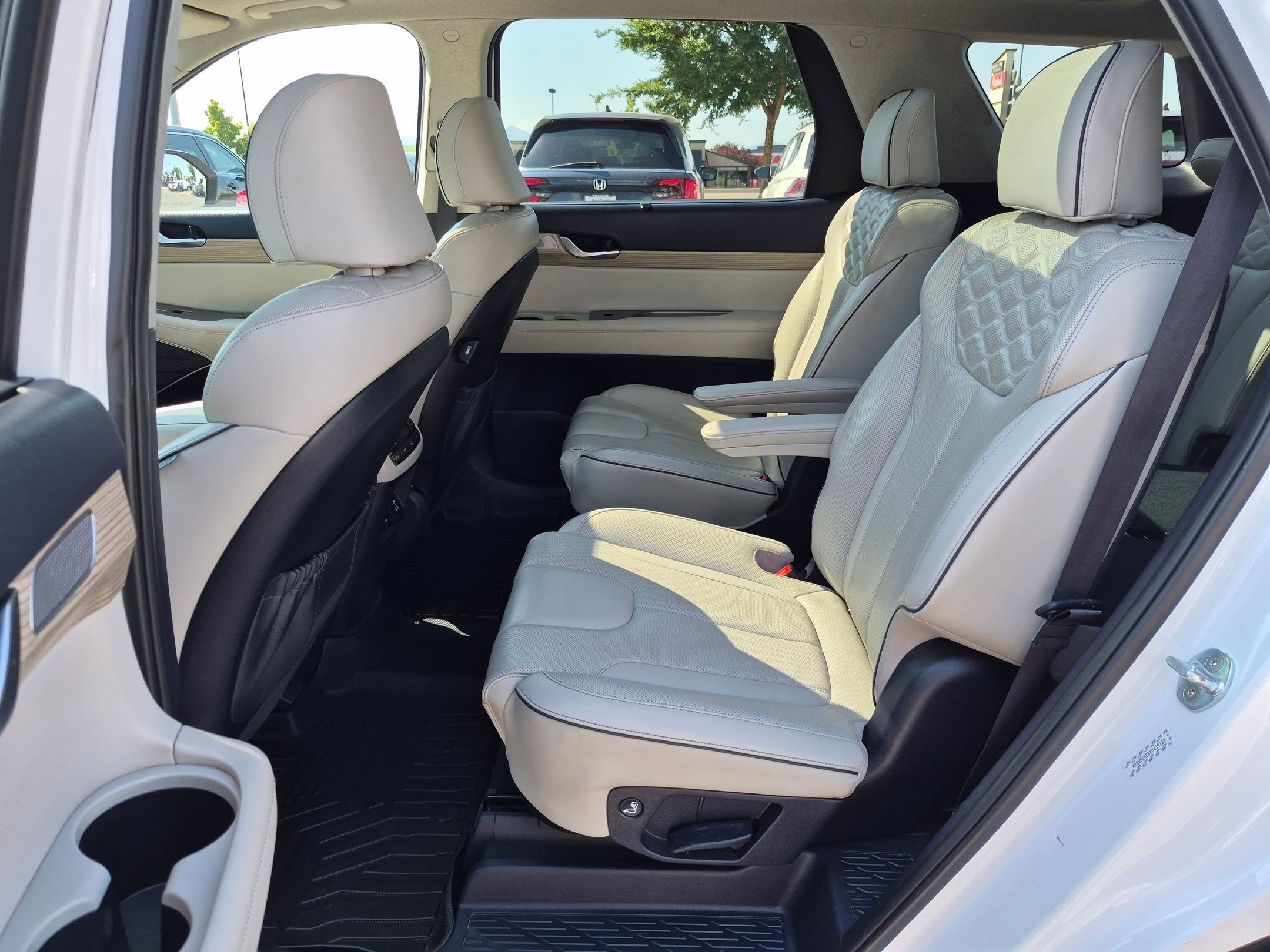 Used 2022 Hyper White Hyundai Limited image 27