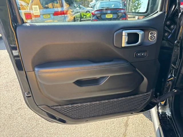 Used 2022 Black Clearcoat Jeep Unlimited Rubicon 4xe image 15