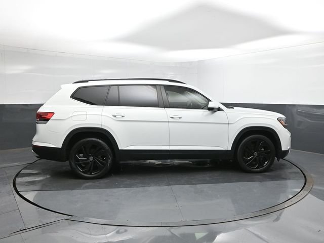 Used 2022 White Volkswagen 3.6L V6 SE w/Technology image 11