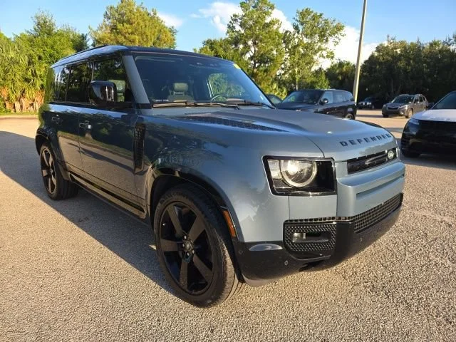 Used 2024 Blue Land Rover X-Dynamic SE image 7
