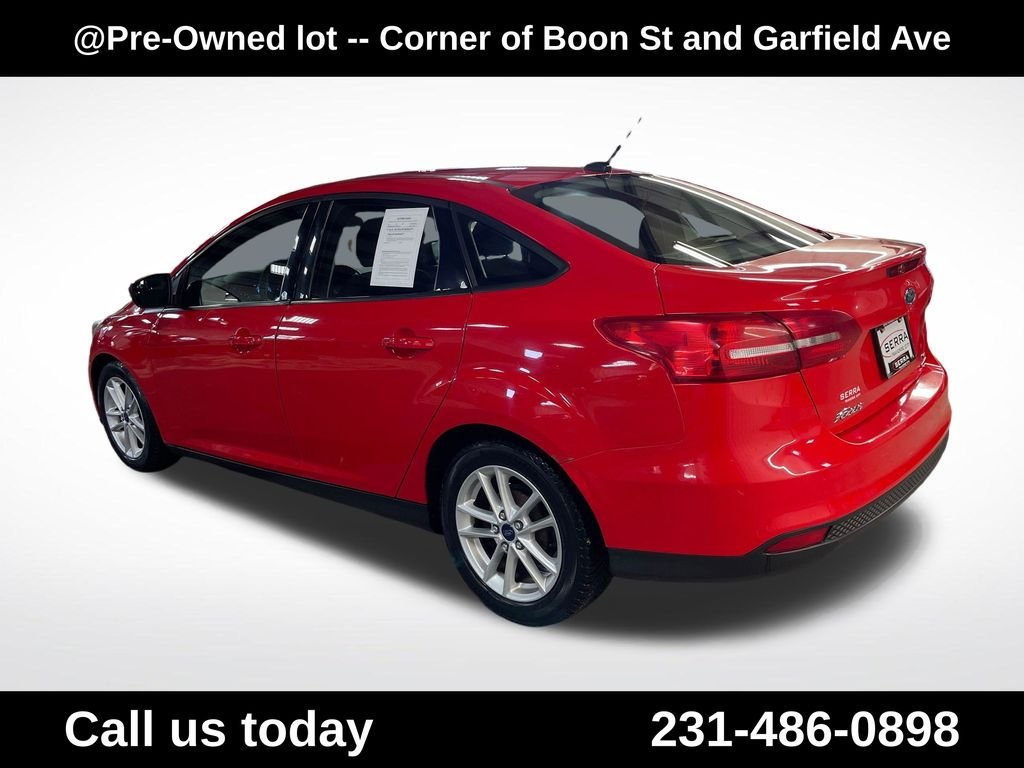 Used 2015 Red Ford SE image 3