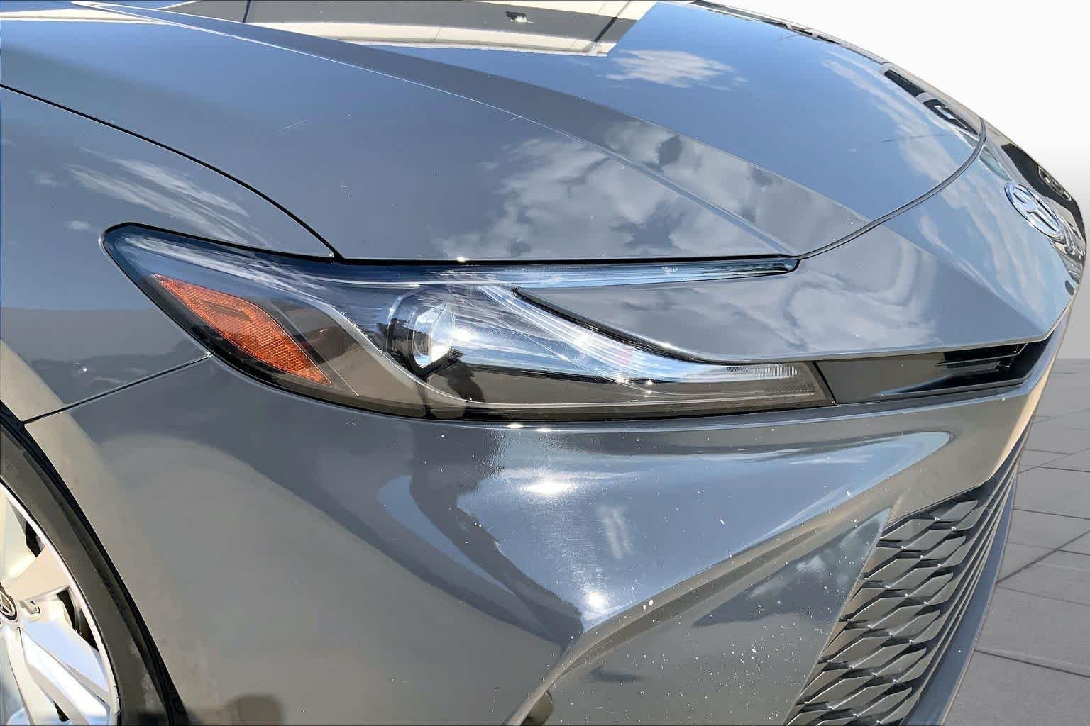 Used 2025 Underground Toyota LE image 28