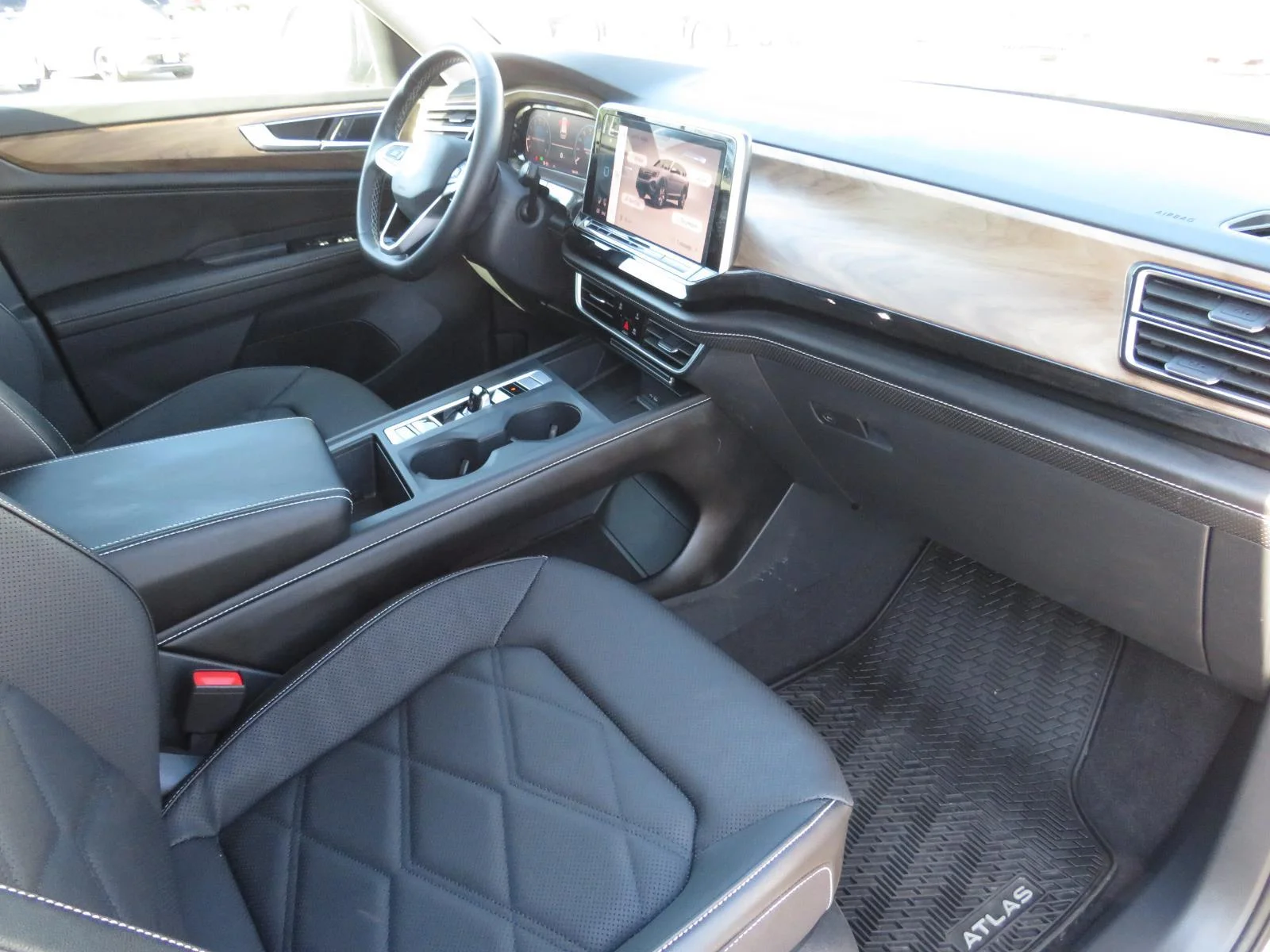 Used 2024 Platinum Gray Metallic Volkswagen 2.0T SE image 30