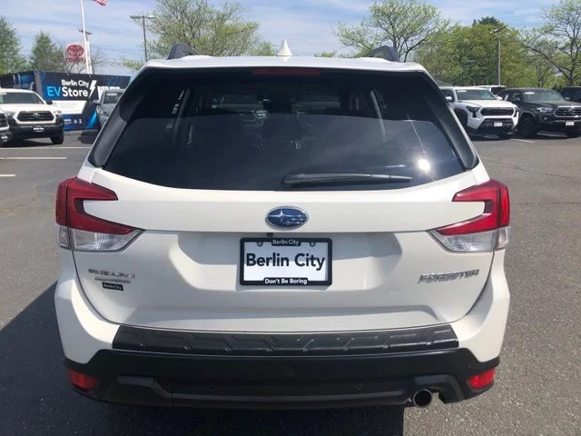 Used 2019 Crystal White Pearl Subaru Limited image 4