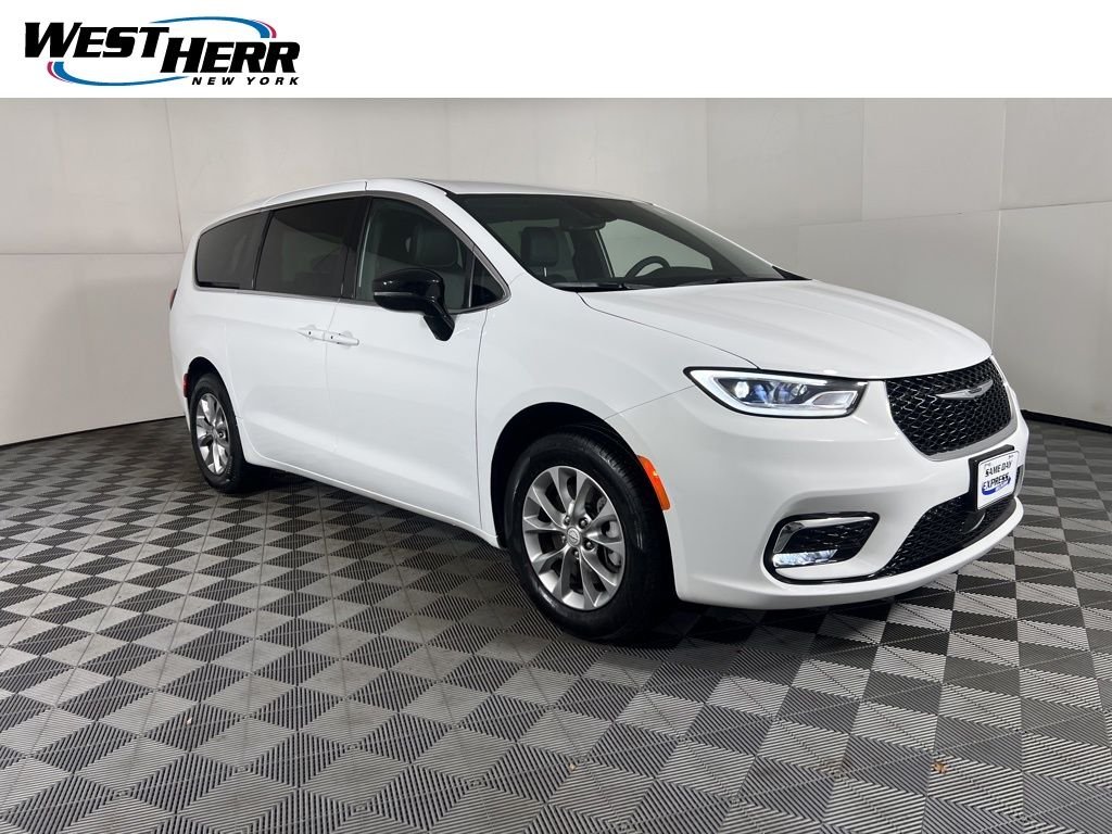 2026 Chrysler Pacifica Select AWD's photo