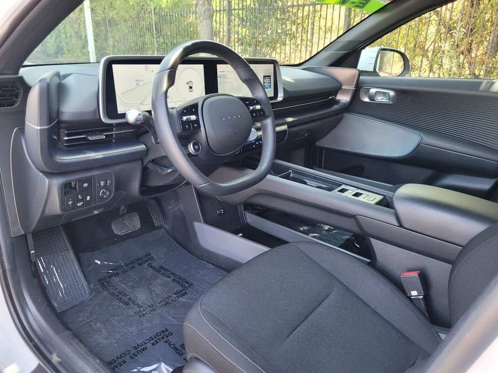 Used 2024 White Hyundai SE image 11