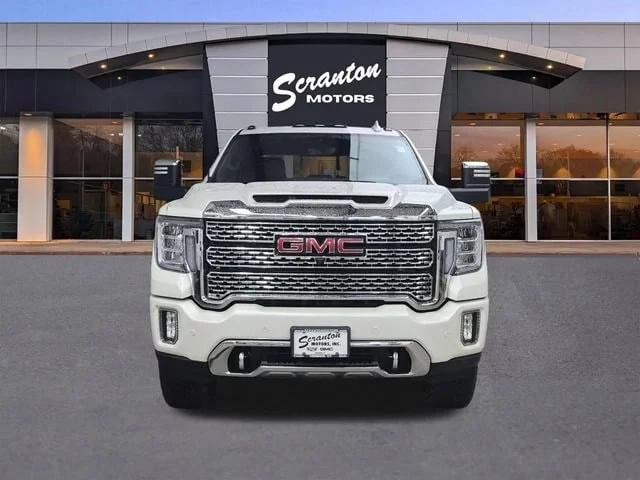 Used 2022 White Frost Tricoat GMC Denali image 8