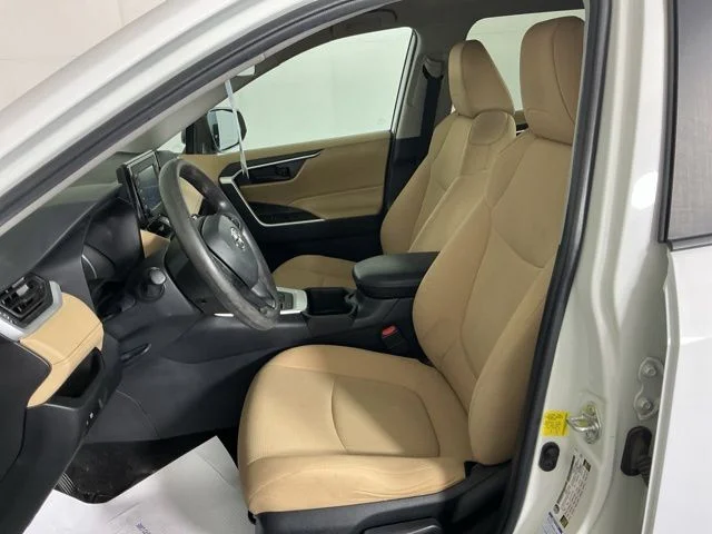 Used 2022 White Toyota LE image 9