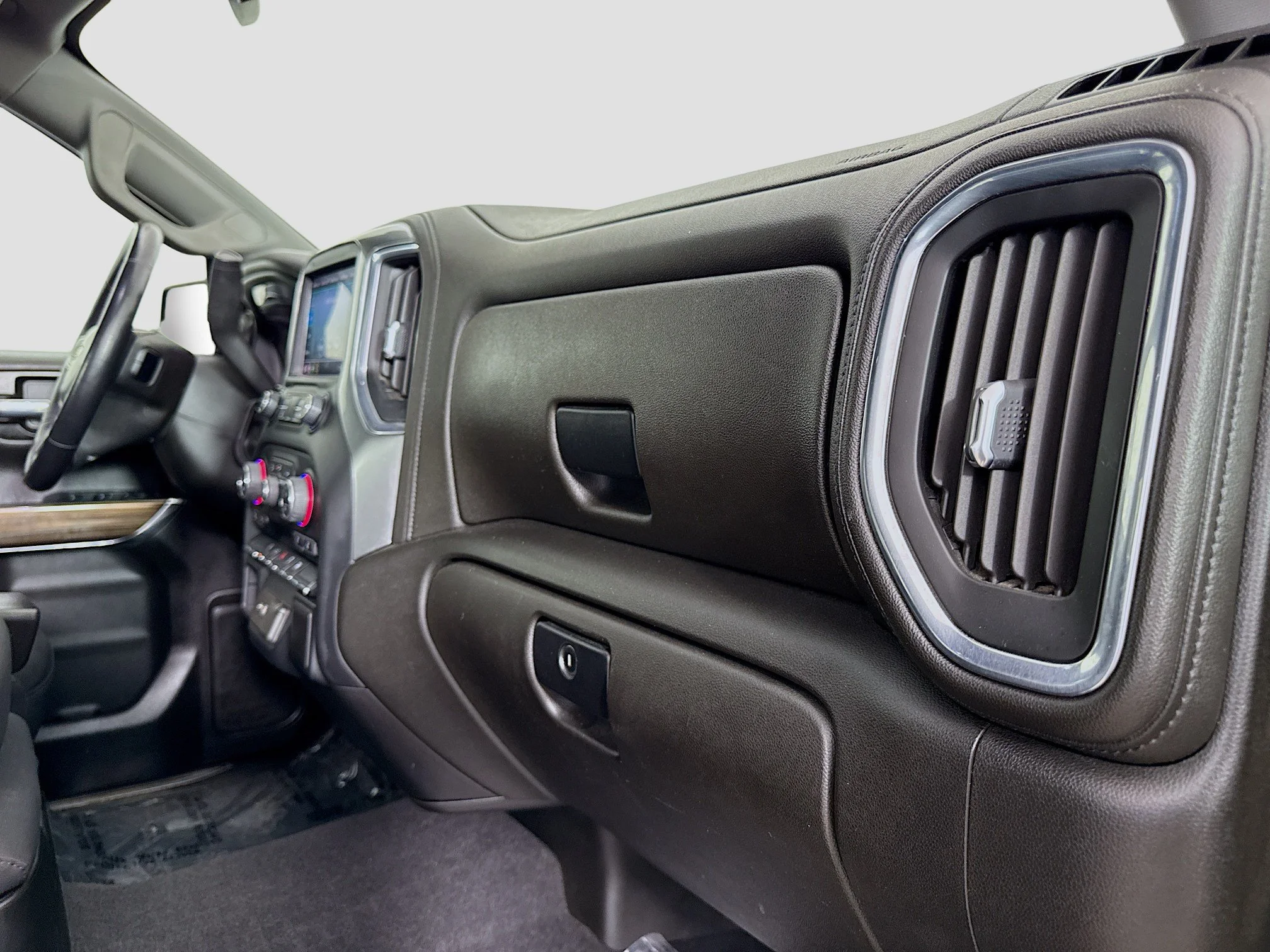 Used 2022 Oxford Brown Metallic Chevrolet LT image 29