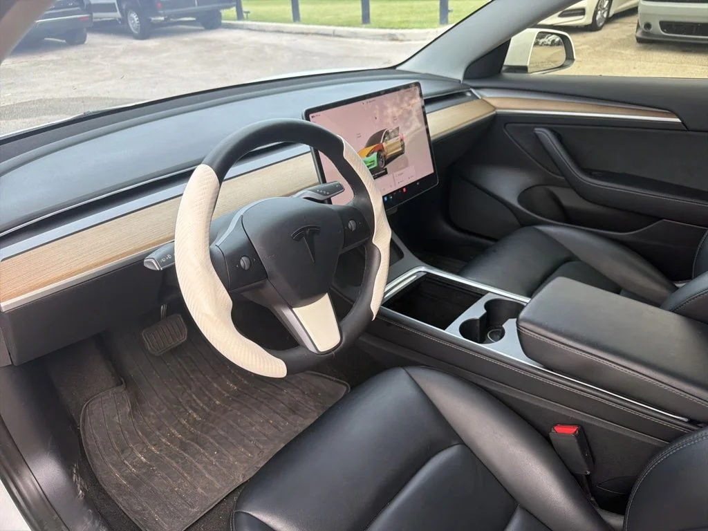 Used 2022 White Tesla Base image 5