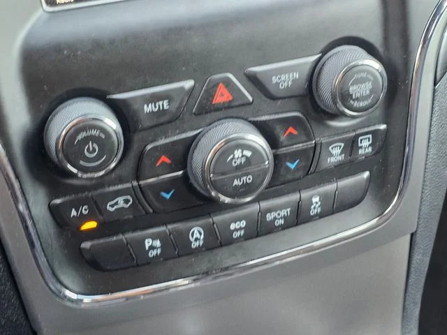 Used 2020 Gray Jeep Laredo E image 31