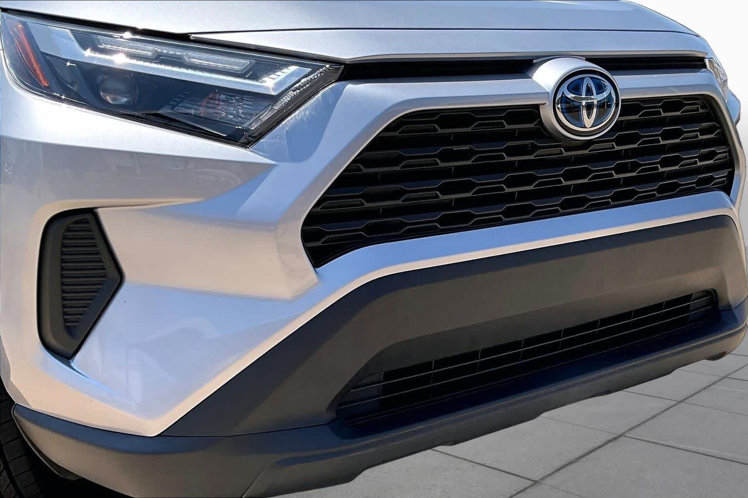 Used 2022 Silver Sky Metallic Toyota Hybrid XLE image 28